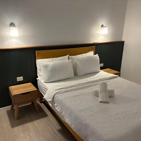 Surf Inn Boutique Backpackers - FREE BREAKFAST-3
